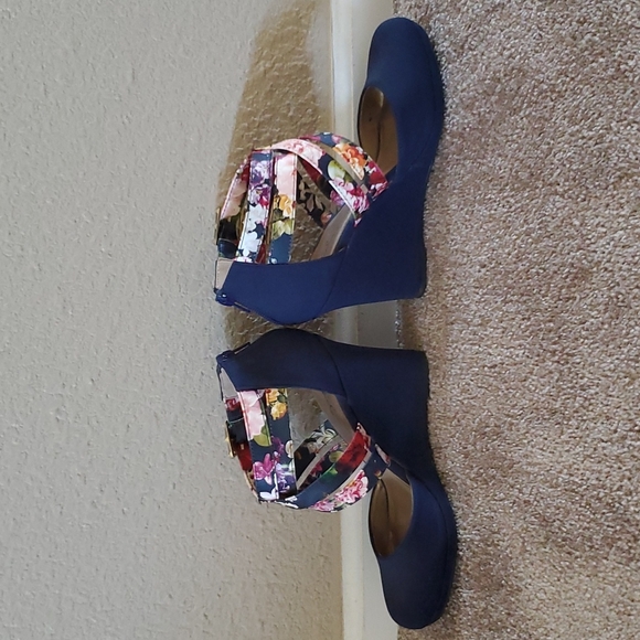 Qupid Blue Floral Wedge - 7.5 - Picture 2 of 6